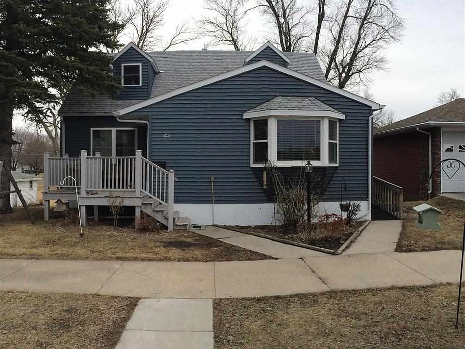 1st image of 611 Haarfager Ave N