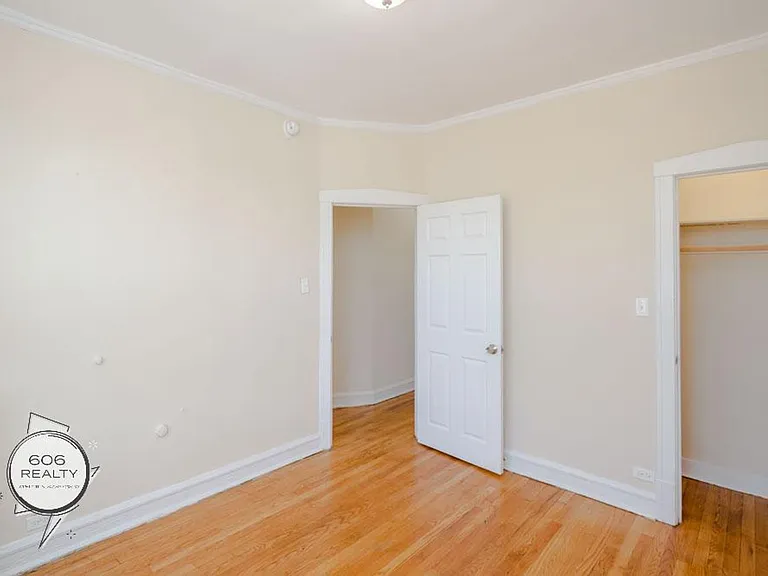 2208 S 57th Ave #10 — Photo 8