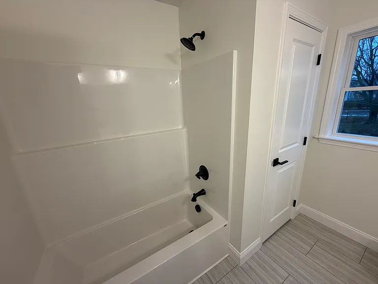 115-117 Oak St #115 — Photo 15