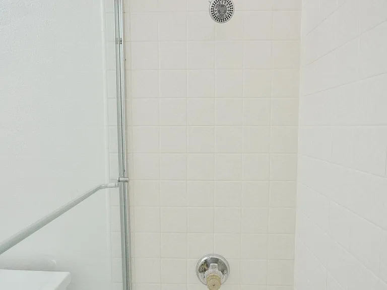 1727 Glendon Ave #104 — Photo 51