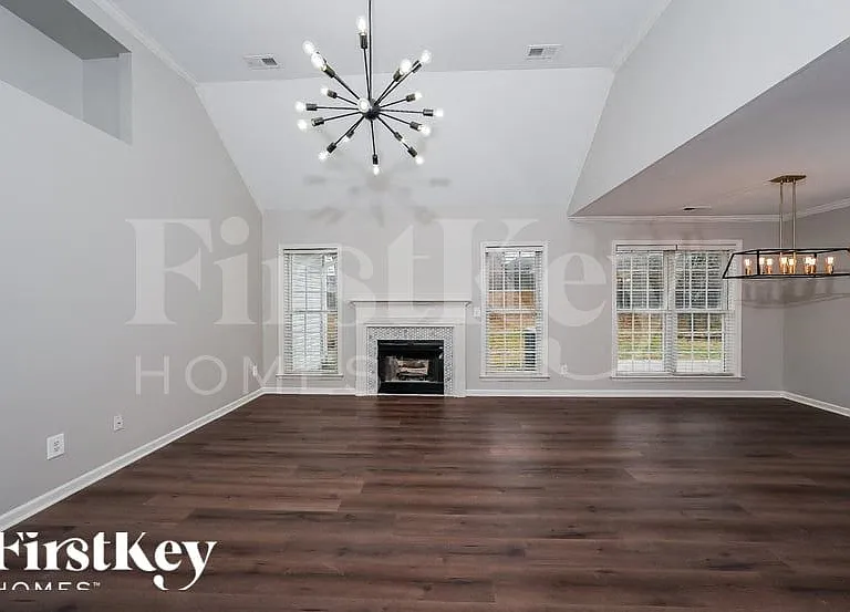 609 Camden Cove Ln — Photo 2