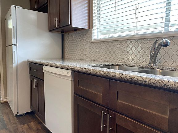 5th image of 3015 Avenue L