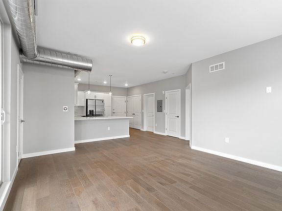 3rd image of 4649 Umbria St #205