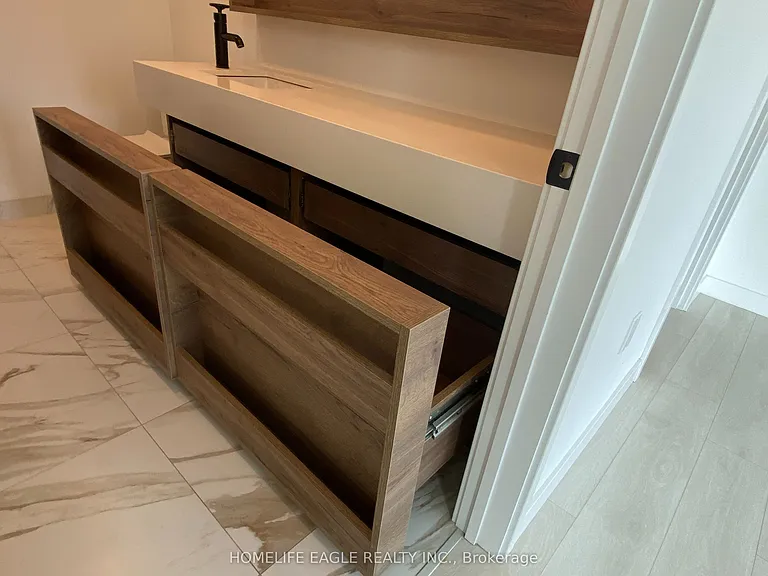 505 Richmond St W #827 — Photo 33
