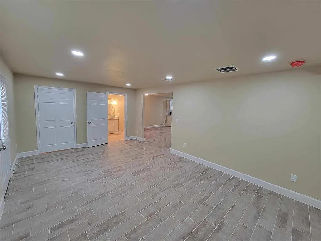 4 bed, 2.5 bath, 2099 sqft, $2,350 — Photo 2