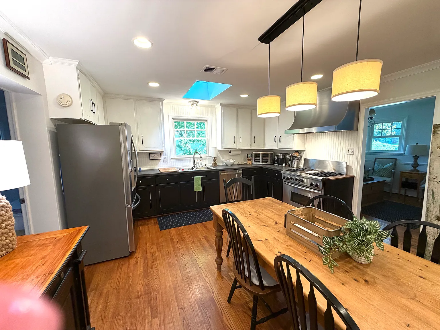 4 bed, 2860 sqft, $4,500 — Photo 4