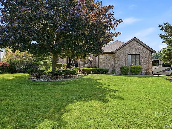 2nd image of 6786 Jasmine Dr