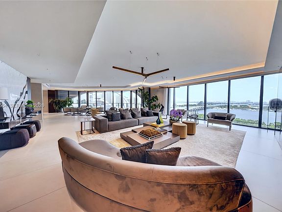 2nd image of 1000 Biscayne Blvd #2202
