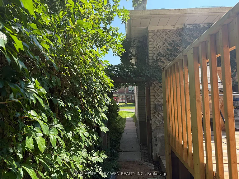 156 McNicoll Ave #BASEMENT — Photo 14