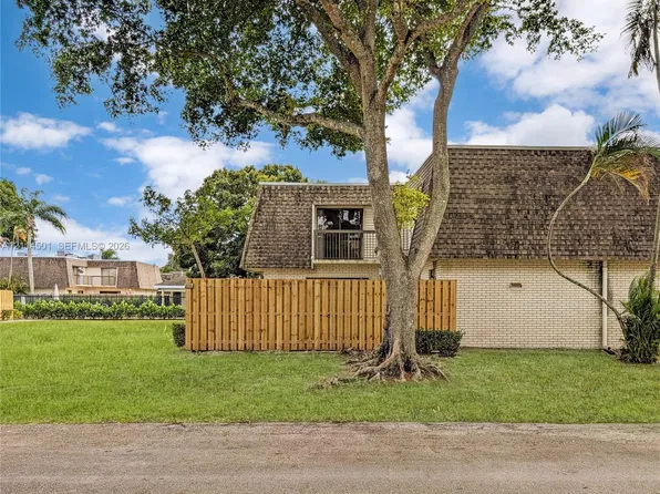 8208 SW 23rd St #16B, Pompano Beach, FL 33068