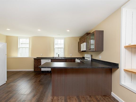 4th image of 3333 Fowlerville Rd