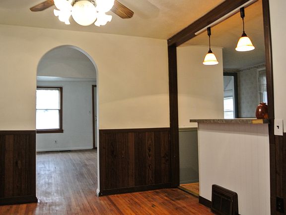 2nd image of 513 Locke Ave SW