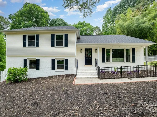 8025 Cliffside Dr, Charlotte, NC 28270