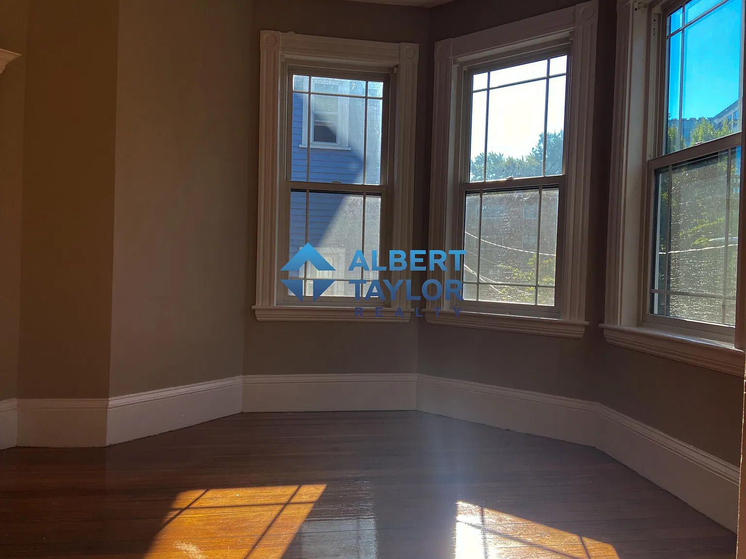 7 bed, 2200 sqft, $11,900 — Photo 3