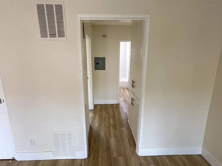 3942 Stevely Ave — Photo 12