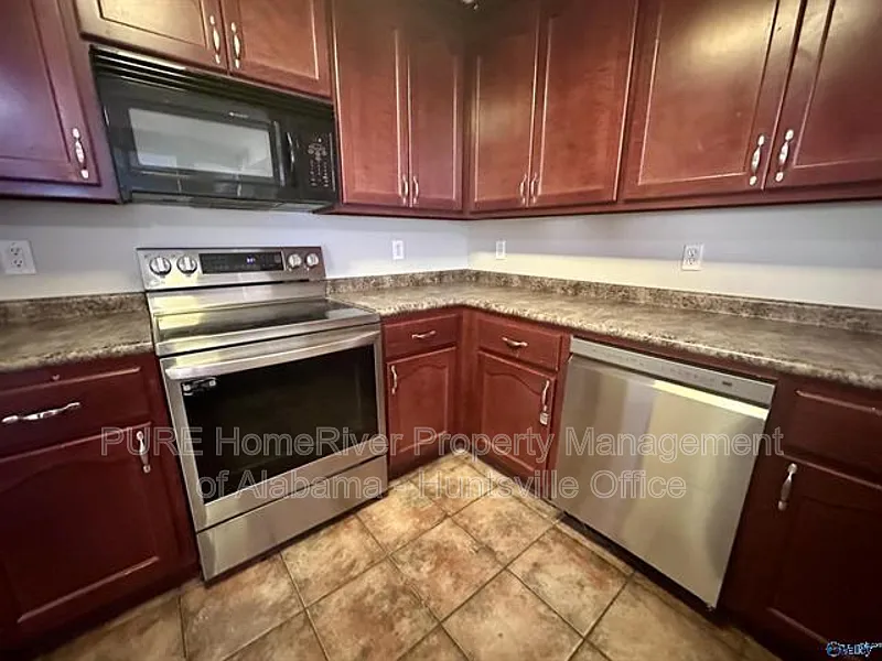 4 bed, 3.0 bath, 2656 sqft, $1,995 — Photo 3