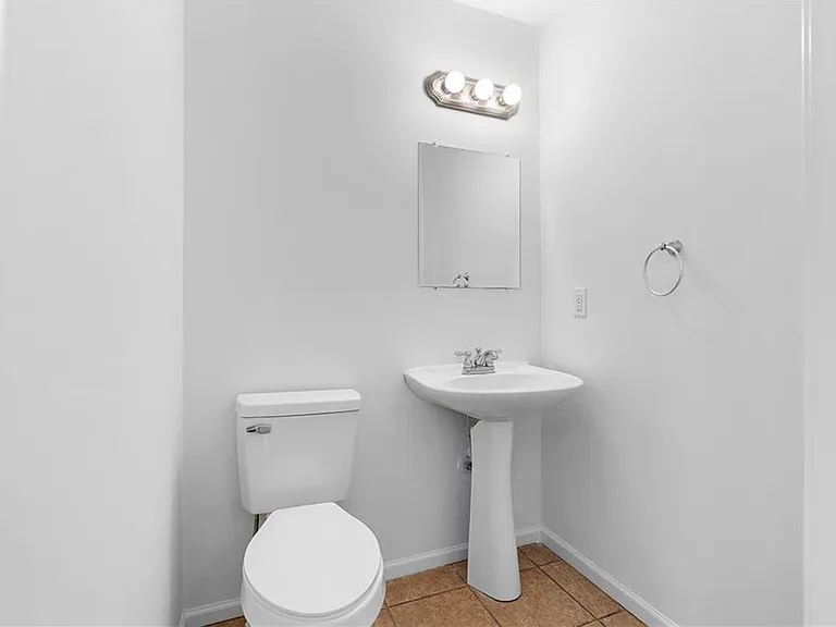 80 Castle Ct — Photo 15