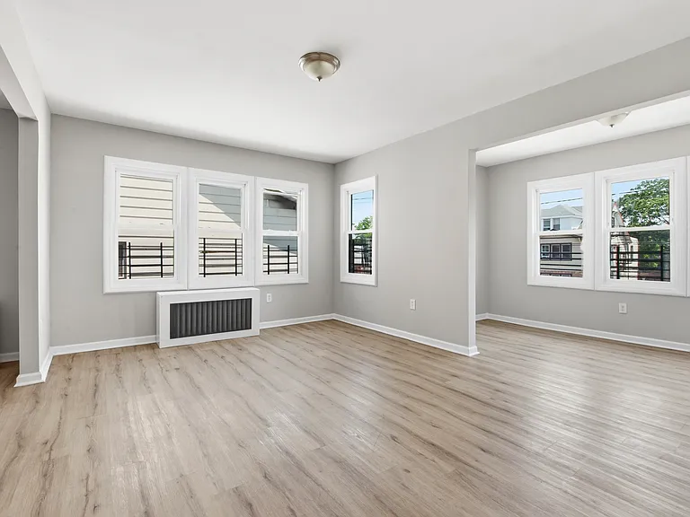 323-325 Myrtle Ave #2 — Photo 2