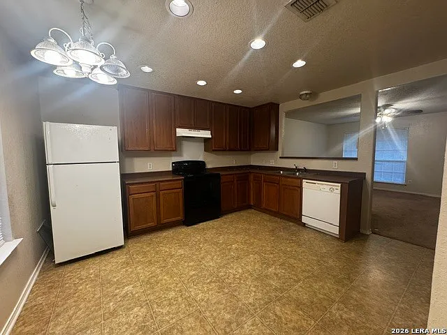 3 bed, 2.5 bath, 1346 sqft, $1,575 — Photo 4