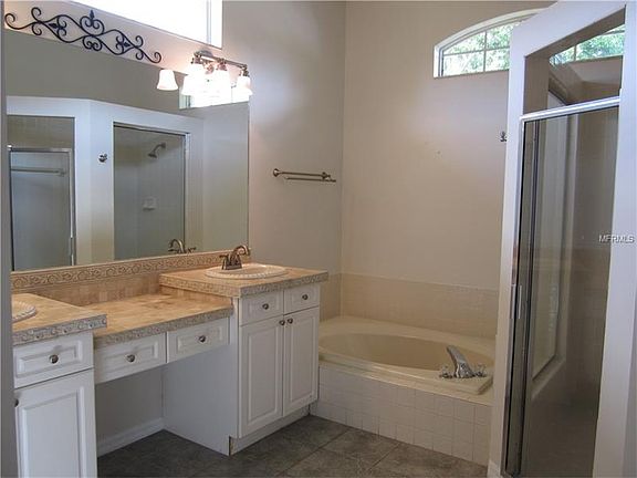 5th image of 10121 Bennington Dr