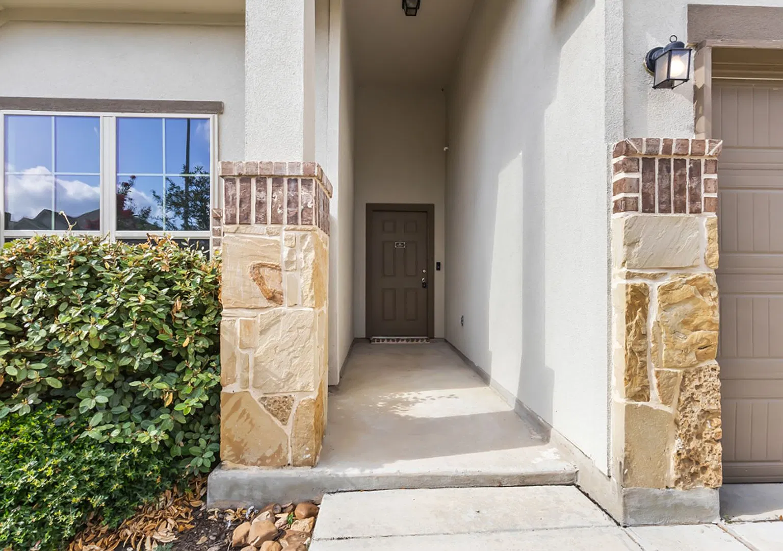Beautiful 4-Bedroom, 3-Bath Single-Story Home with Fresh Interior Paint, Spacious Open Floor Plan... — Photo 3