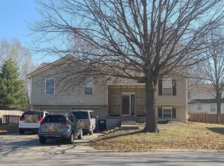 1105 SE Granada Ct, Lees Summit, MO 64081