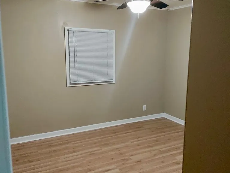 1329 E Main St — Photo 21