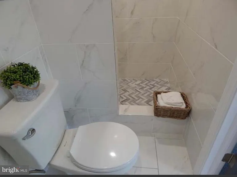 6625 N Gratz St — Photo 15