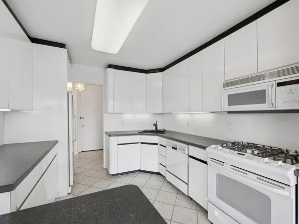 166-25 Powell Cove Boulevard image 6 of 37