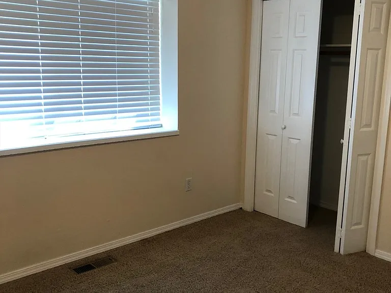 194 Peach St — Photo 13