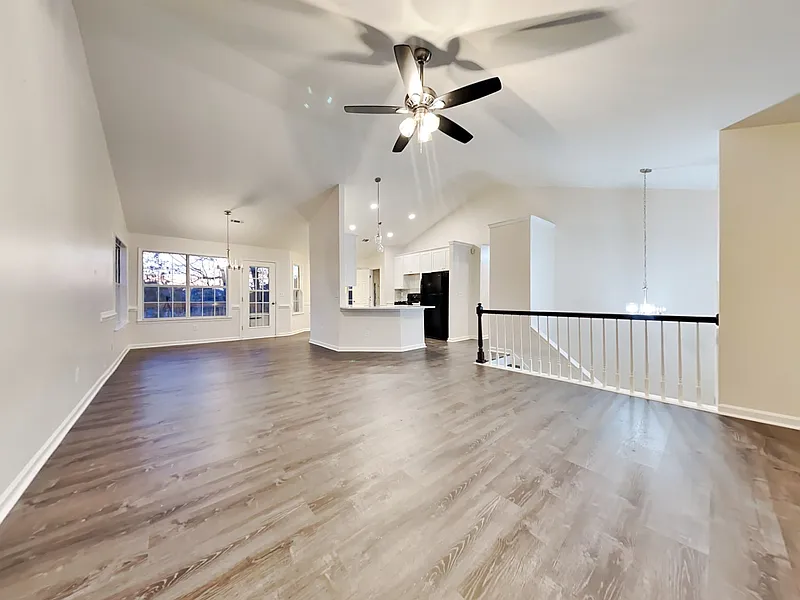 3 bed, 3.0 bath, 2108 sqft, $1,900 — Photo 3
