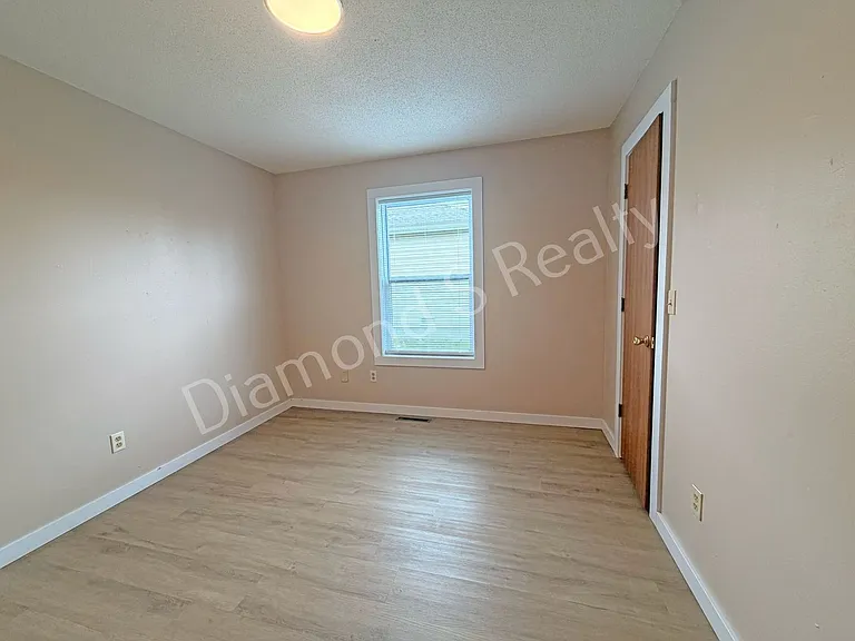 1508 W Rainey Duplex — Photo 9