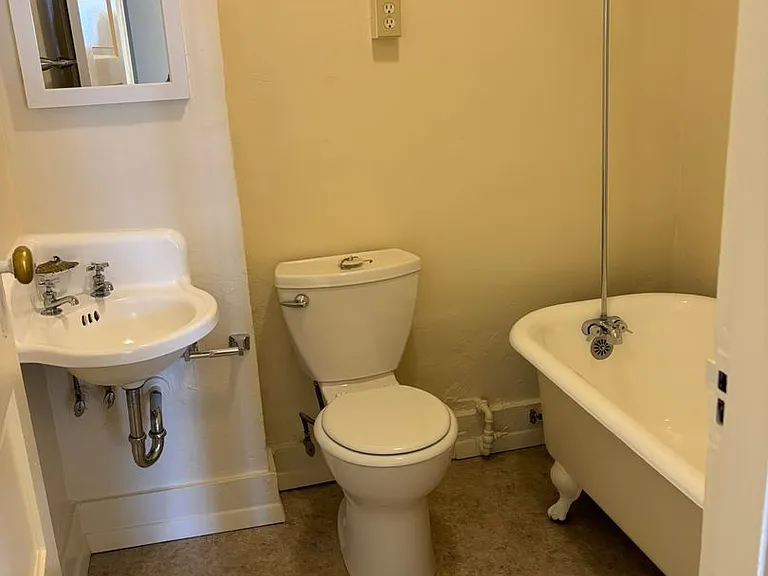 Converse Court Apartments — Photo 19
