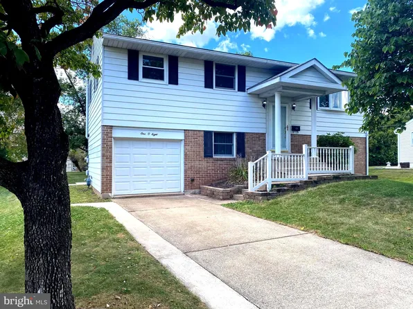 108 Briarwood Dr, Douglassville, PA 19518