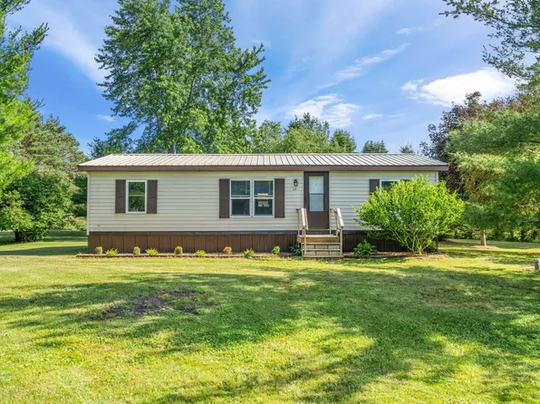 550 W 136th St, Grant, MI 49327