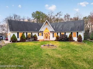 106 Lonely Wolf Ct, Long Pond, PA 18334