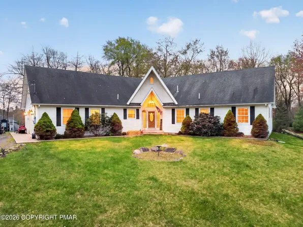 106 Lonely Wolf Ct, Long Pond, PA 18334