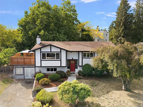 7254 Enid Pl, Central Saanich, BC V8M 1H3
