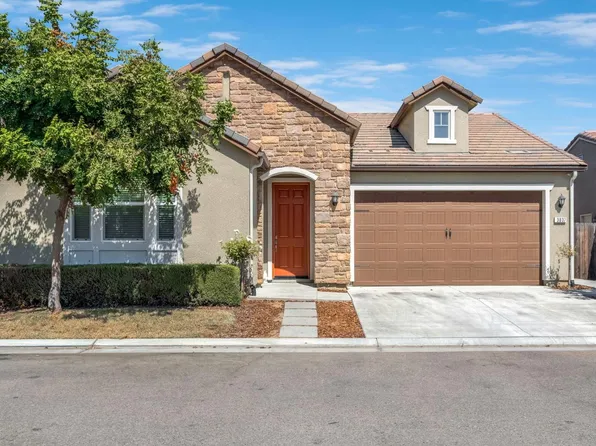3037 Swift Ln, Clovis, CA 93619
