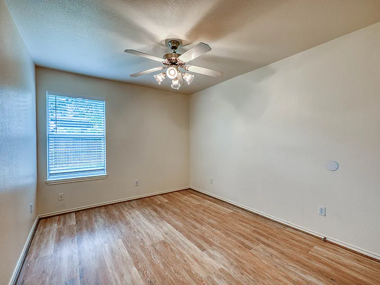 1511 Claremont Cir #A — Photo 14