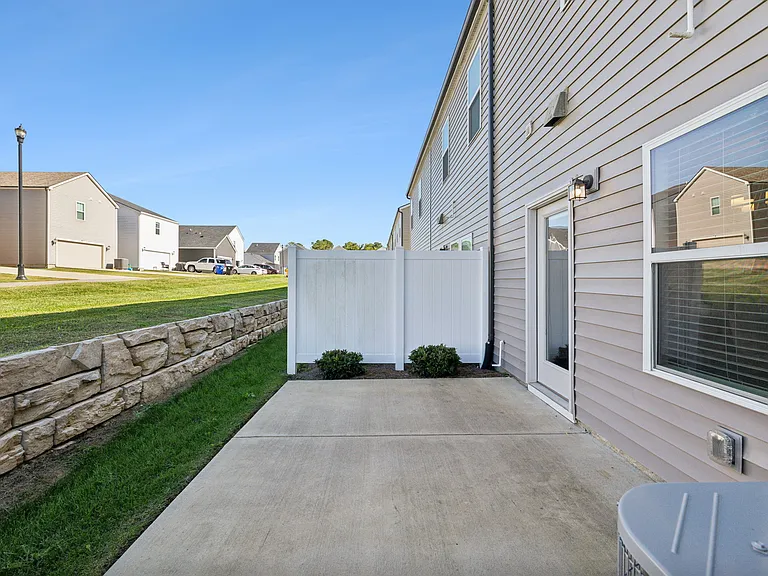738 Prairie View Dr — Photo 19