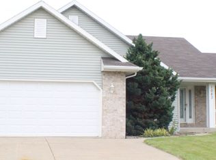 1083 White Oak Dr, Union Grove, WI 53182