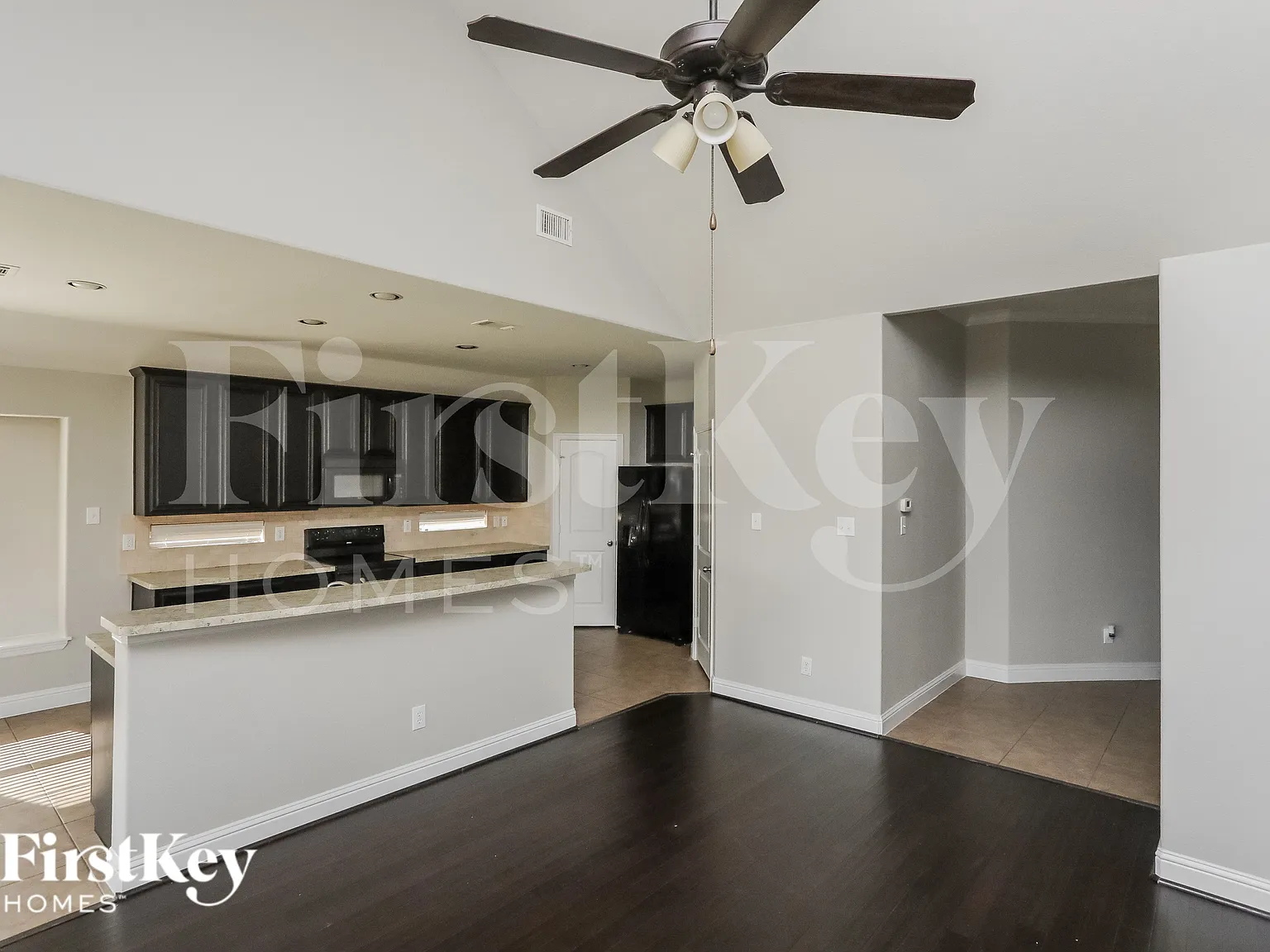 3 bed, 2.0 bath, 1609 sqft, $2,130 — Photo 3