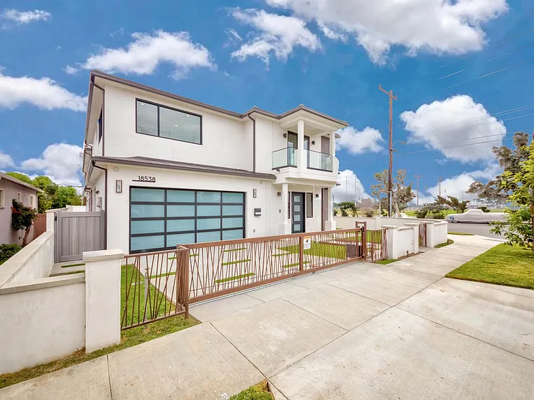 18538 Amie Ave — Photo 43