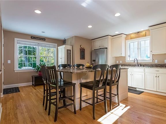 5th image of 20 Jessica Ln