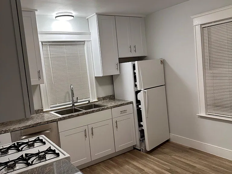 61 Woodbine St — Photo 2