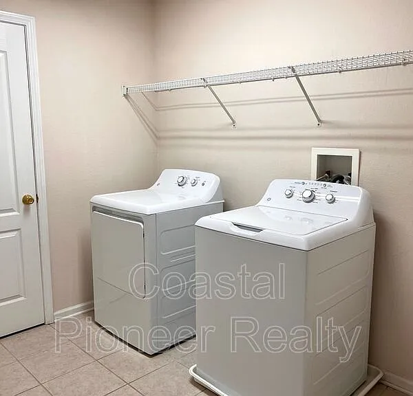 11404 Misty Isle Ln — Photo 25