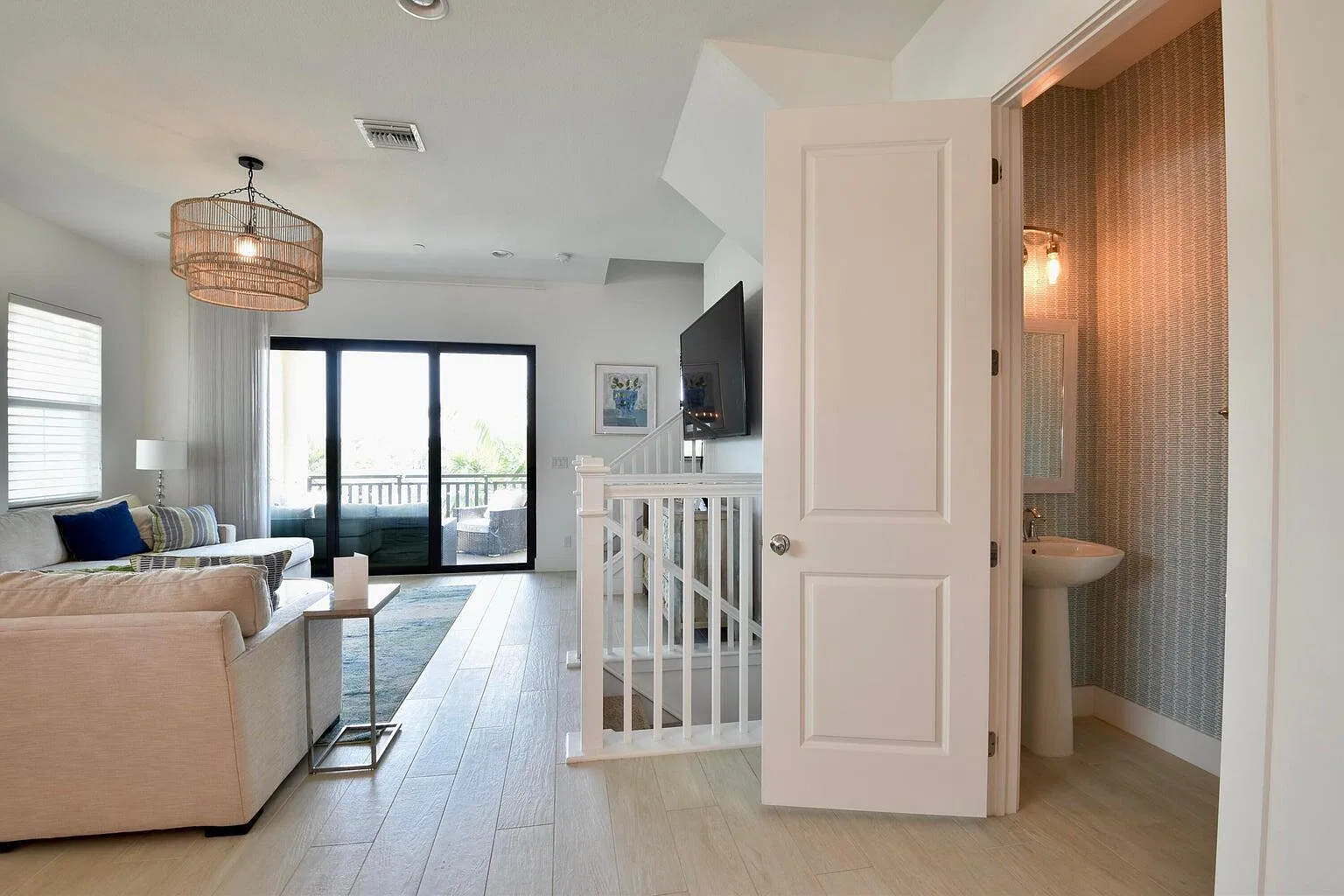 3 bed, 3.5 bath, 2252 sqft, $5,500 — Photo 4