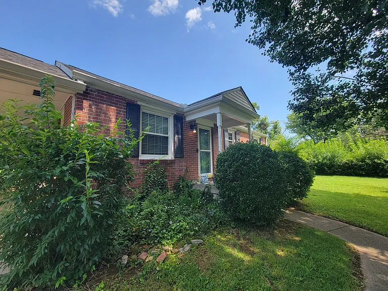 200 Graylynn Dr — Photo 15