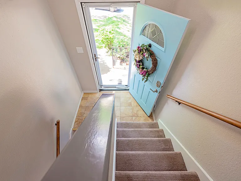 413 SE Lana Ct — Photo 5